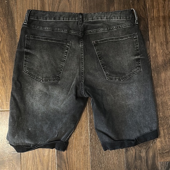 H&M slim fit shorts. 33 GUC - Picture 3 of 5